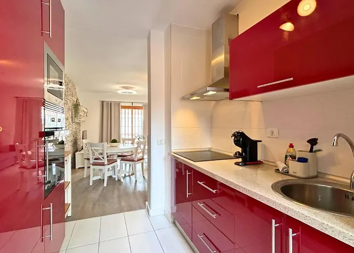 Markethome Bouganvillas 2 * 아데제