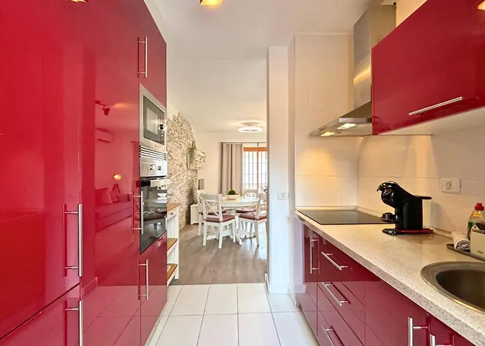 Markethome Bouganvillas 2 아데제