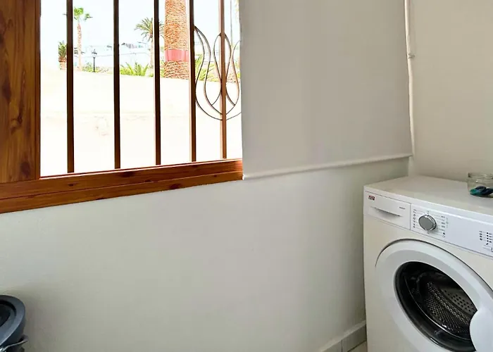 Markethome Bouganvillas 2 アパート アデヘ