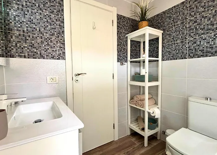 Markethome Bouganvillas 2 アパート アデヘ